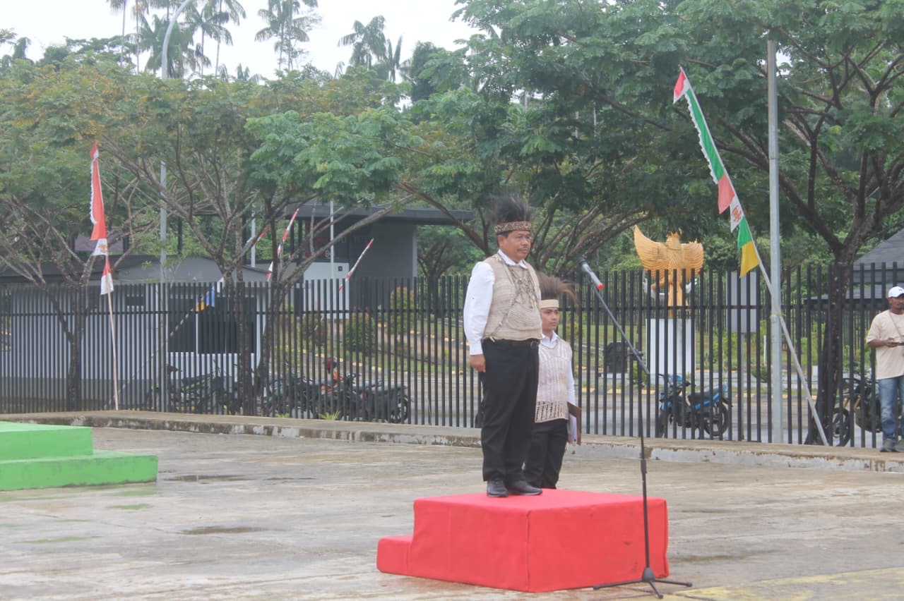 Upacara HUT ke-80 RI di PLBN Yetetkun Berlangsung Khidmat, Suhajar Diantoro: “Perbatasan Adalah Wajah Kedaulatan Negara”