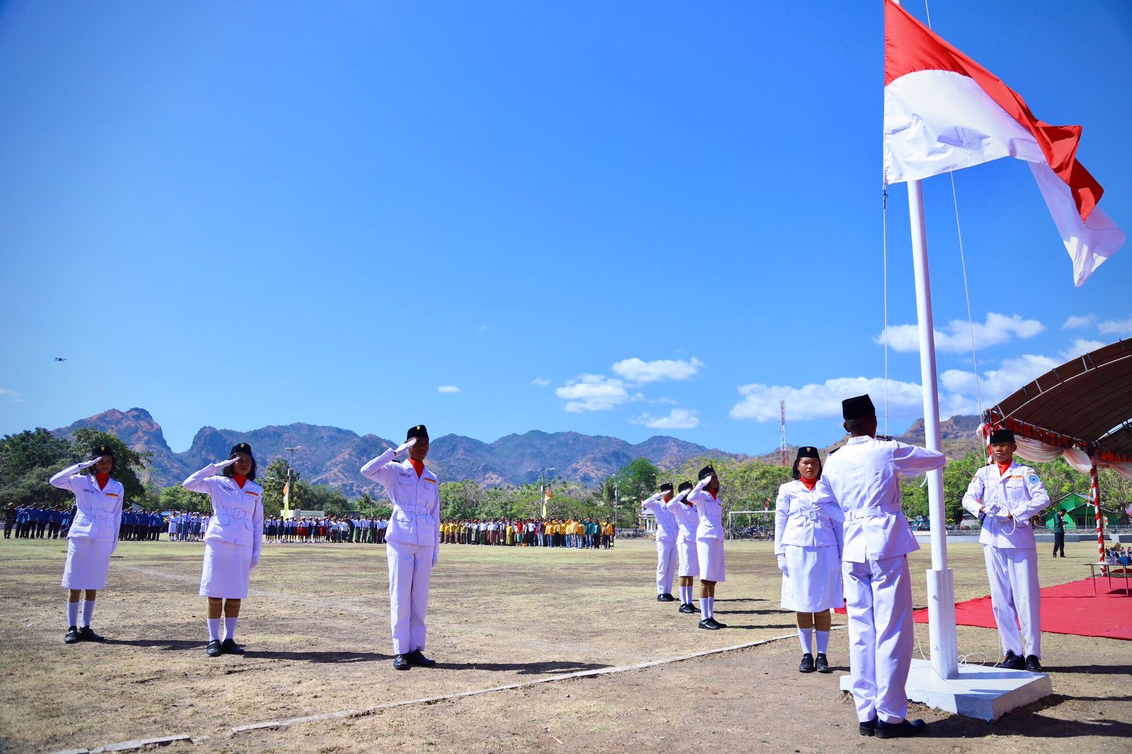 Semarak HUT ke-80 RI di Insana Utara, Sekretaris BNPP RI Pimpin Upacara dengan Pakaian Adat Raja Insana