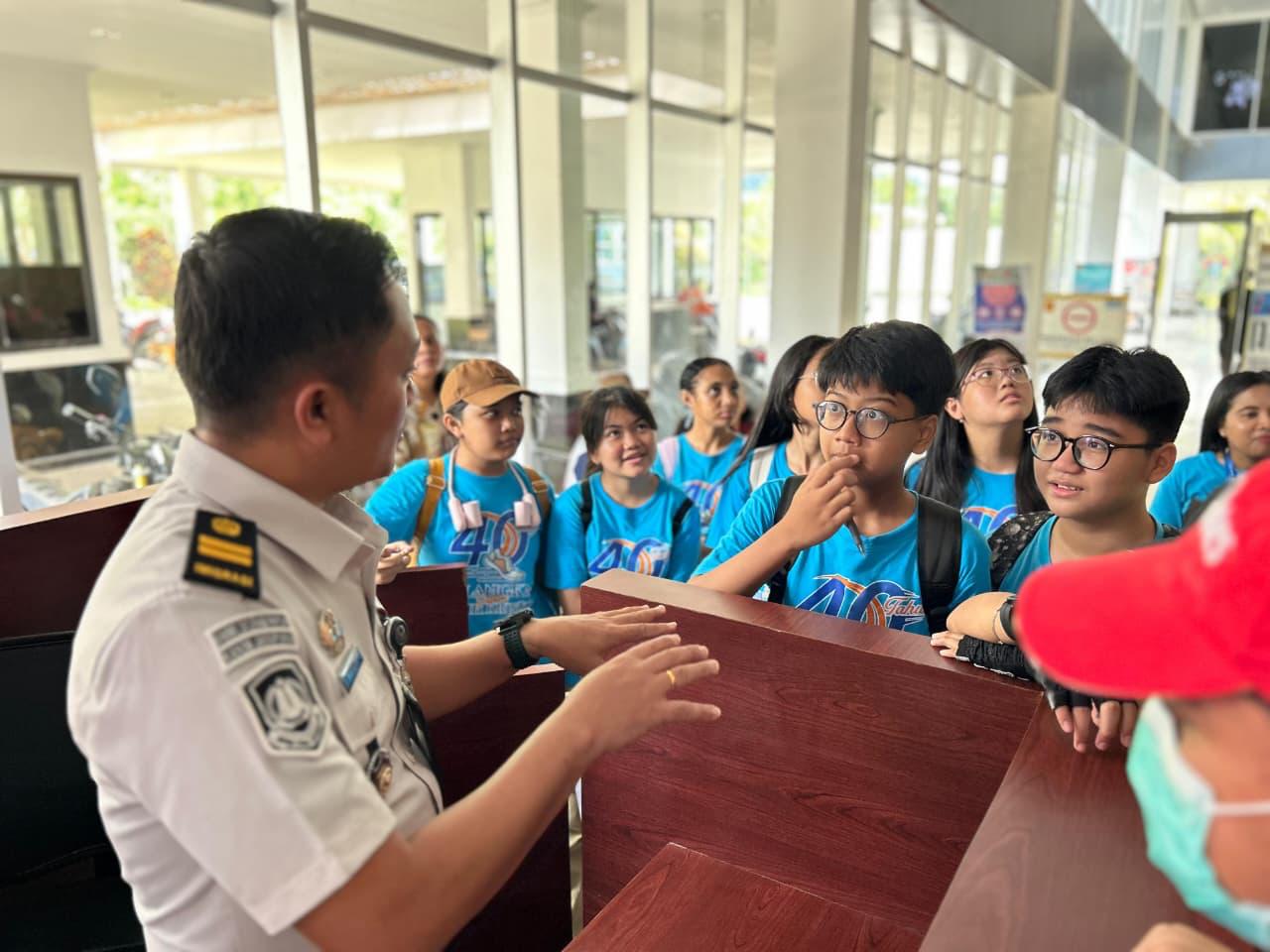 PLBN Skouw Jadi Ruang Edukasi Kebangsaan Lewat Study Tour Siswa SMP Kalam Kudus Jayapura