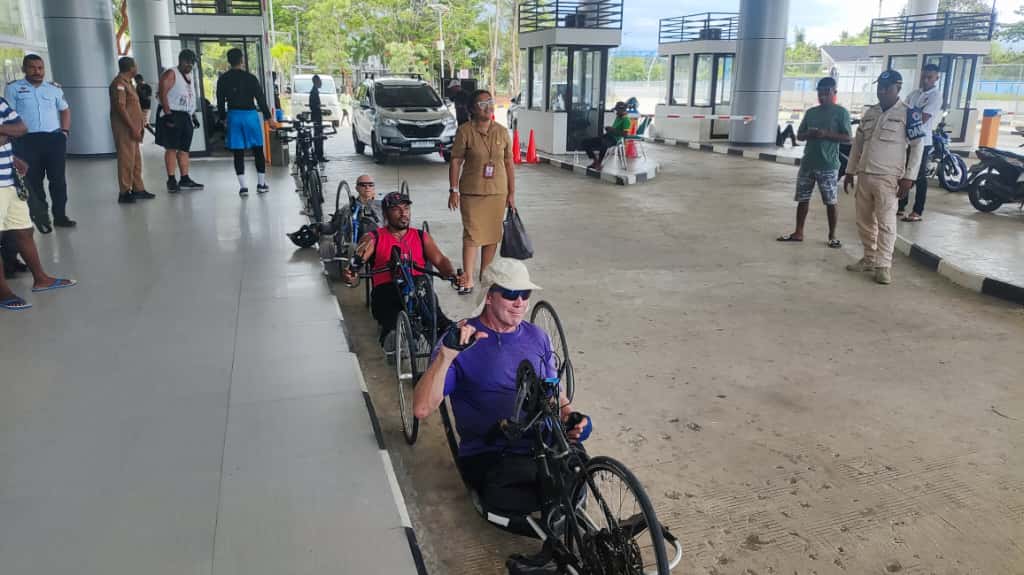 Dari Belu ke Dili, PLBN Motaain Jadi Pintu Inspirasi Tour Timor Handcycle “From Mother to Son”