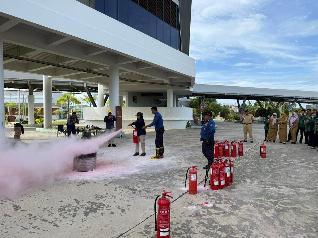 Perkuat Kesiapsiagaan Tanggap Darurat, BNPP RI melalui PLBN Sebatik Gelar Sosialisasi Penanggulangan Kebakaran