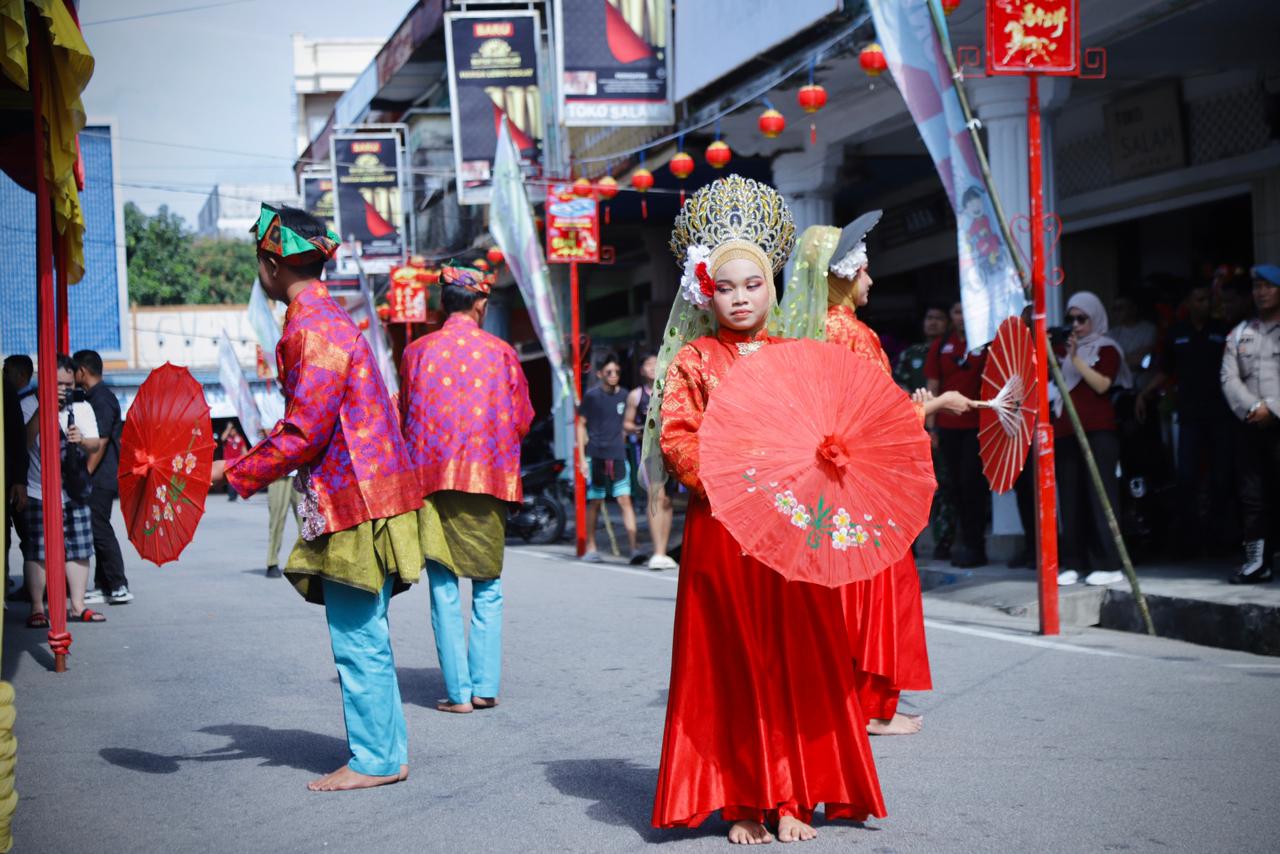 Sekretaris BNPP RI Tutup Festival Perang Air Cian Cui 2026, Perkuat Harmoni Budaya dan Ekonomi Perbatasan Meranti