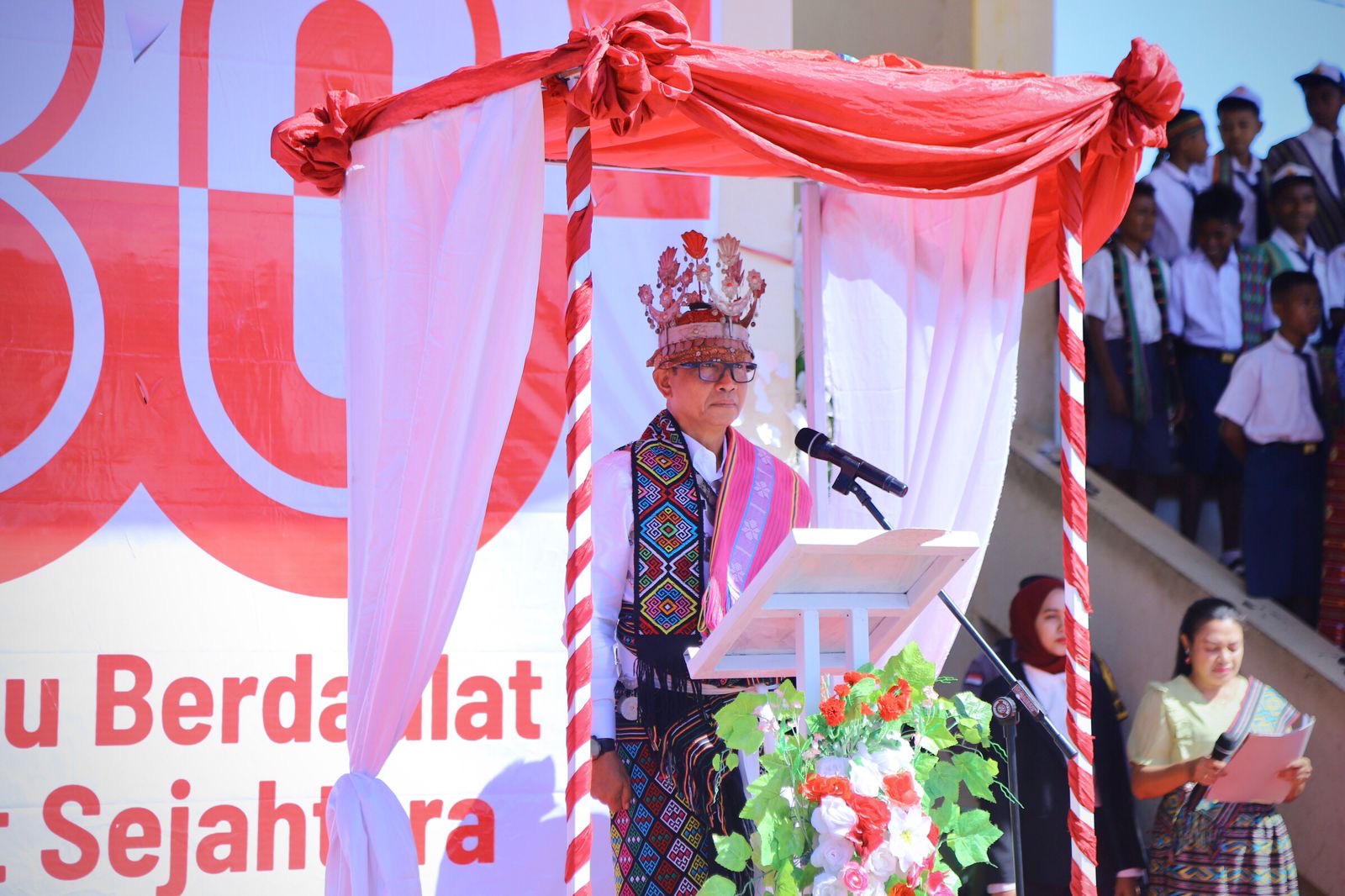 Semarak HUT ke-80 RI di Insana Utara, Sekretaris BNPP RI Pimpin Upacara dengan Pakaian Adat Raja Insana