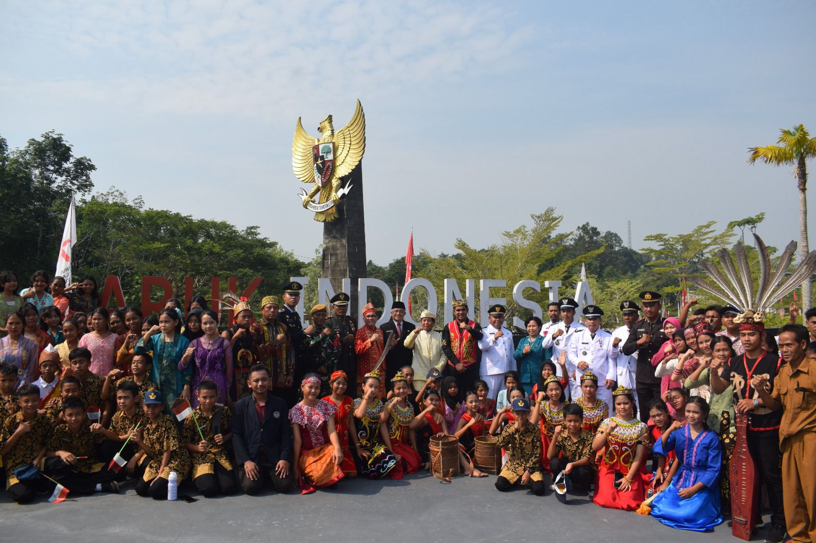 PLBN Aruk Suguhkan Keberagaman Budaya di HUT ke-78 RI