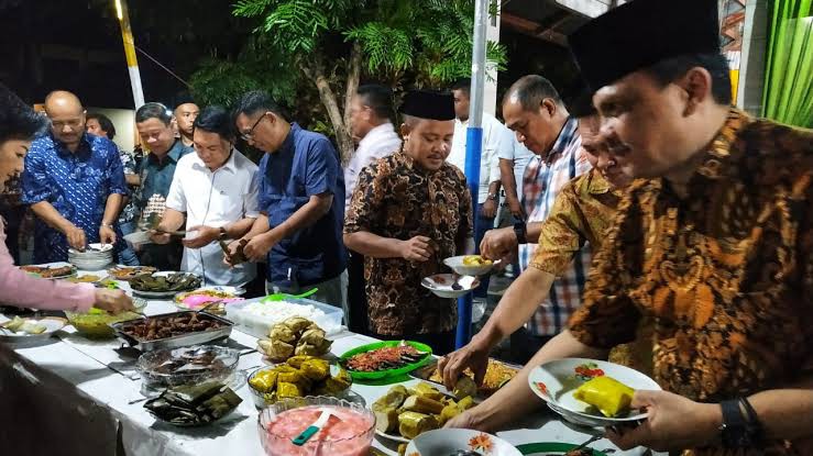 Hangatnya Toleransi Umat Beragama di Kepulauan Sangihe Saat Lebaran Ketupat